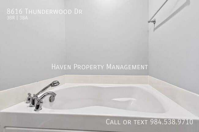 Building Photo - 8616 Thunderwood Dr