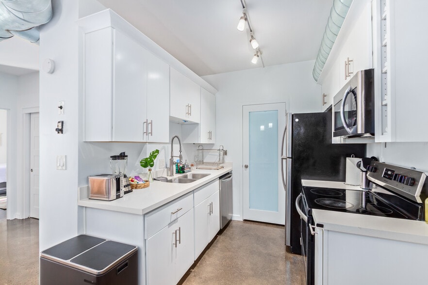 Building Photo - 805 N 4th Ave