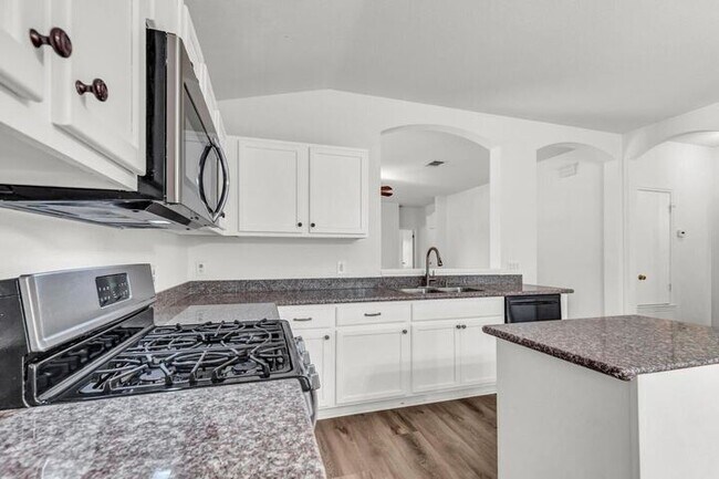 Building Photo - 609 Golden Gate Dr