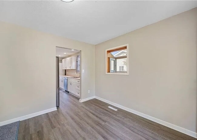 Building Photo - Charming Cape Cod - Move In Ready