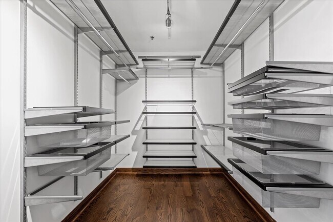 Building Photo - 250 E Pearson St