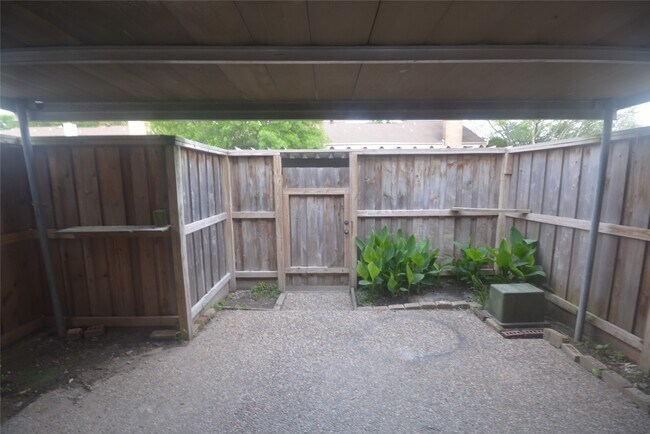Building Photo - 9419 Fondren Rd