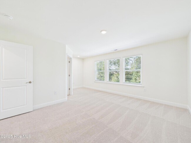 Building Photo - 458 Channel Drop Dr