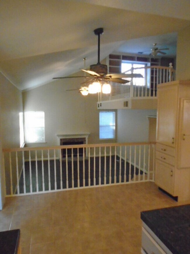 Building Photo - NICE TWO STORY, 3 BEDROOM, 3 FULL BATHROOM...