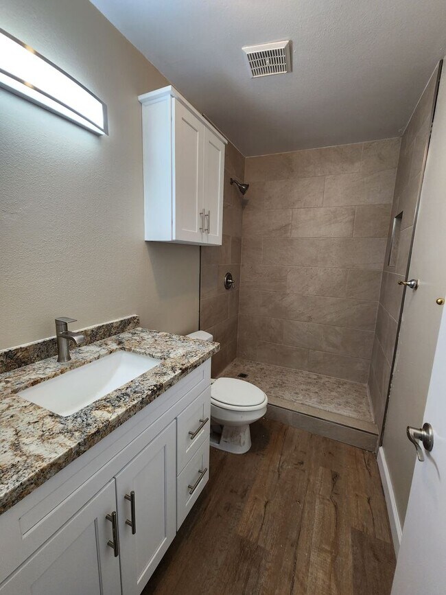 Building Photo - 2BR/1BA San Carlos - Carefree San Carlos Community - Upper Unit