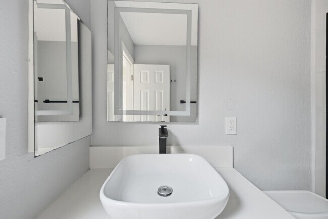 Building Photo - 4036 Shasta St