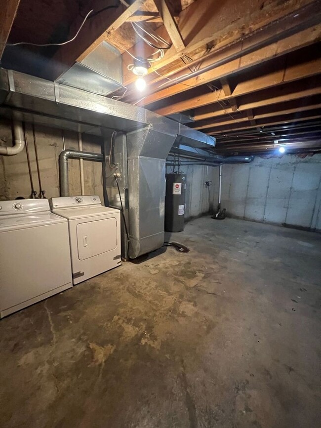 Building Photo - 2410-2412 Monique Ln