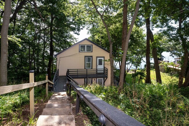 Building Photo - 135 Cora Ave
