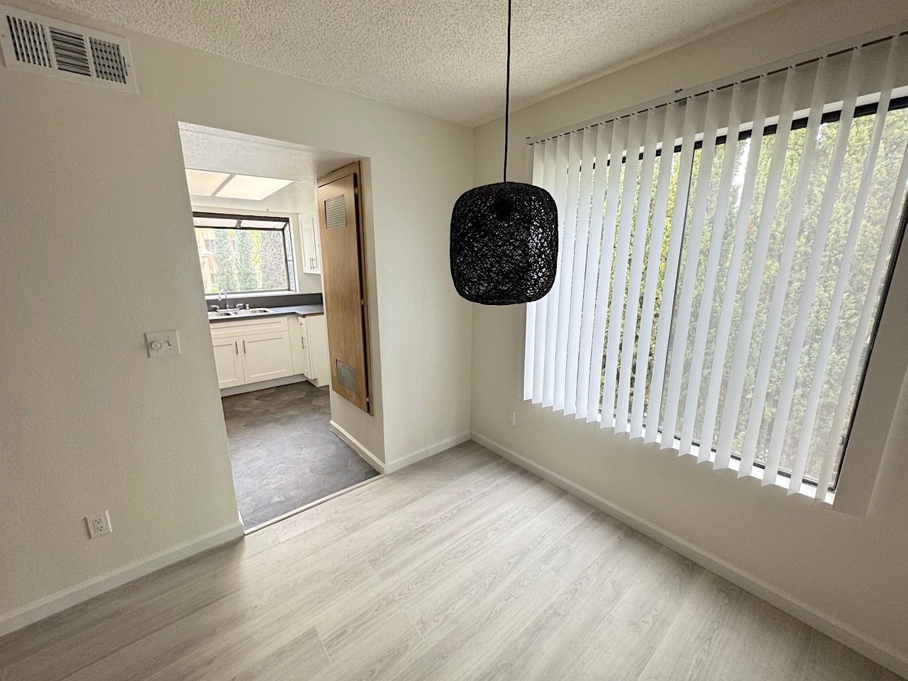 Building Photo - 4633 Vermont Pl