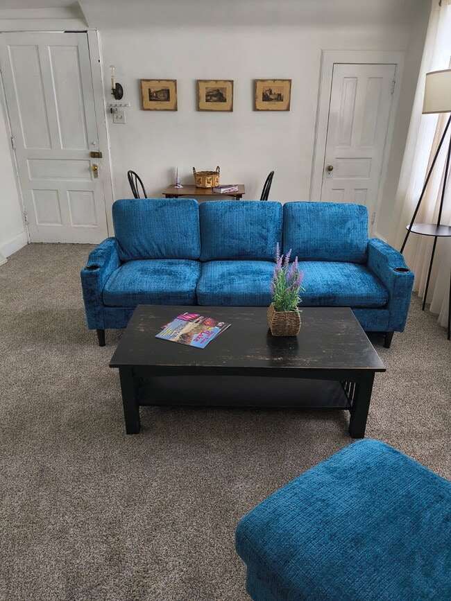 Building Photo - 589 E Losey St