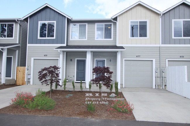 Building Photo - 4185 Lancaster Dr NE