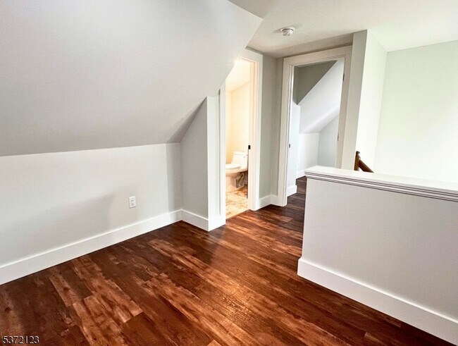 Building Photo - 60 Montague Pl