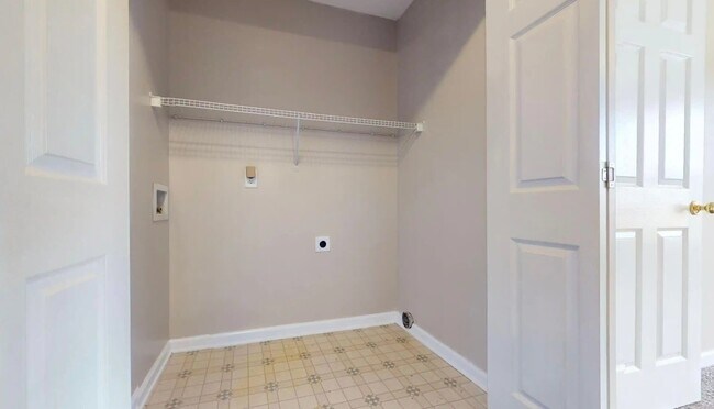 Building Photo - 10 Valley View Ct