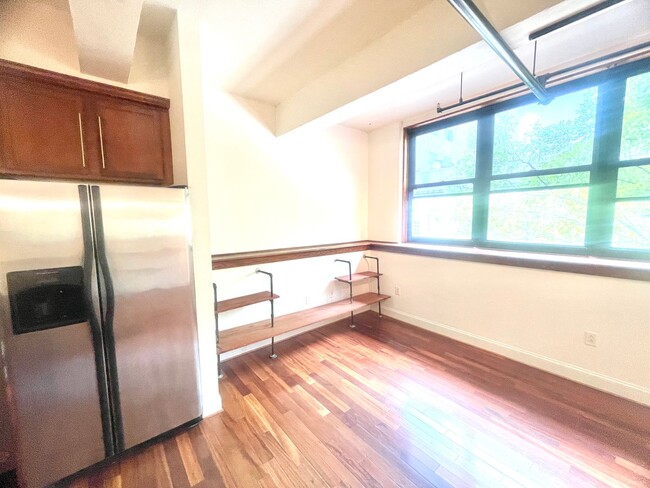 Building Photo - Stunning Downtown Apartment with Parking Garage Access Deducted from monthly Rent!