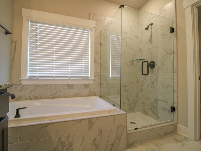 Building Photo - LIKE NEW Home in Natures Cove West in Athe...