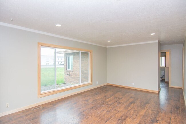 Building Photo - 92 N 2300 W