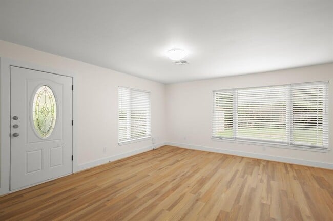 Building Photo - 3808 Tonkawa Trail