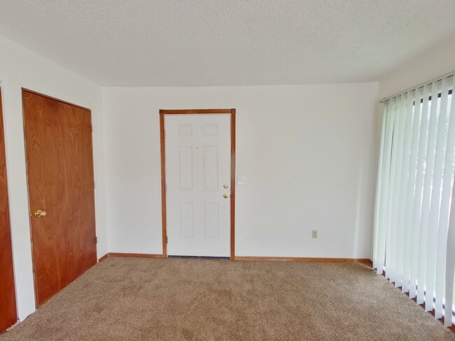 Building Photo - 3960 N Garland Cir