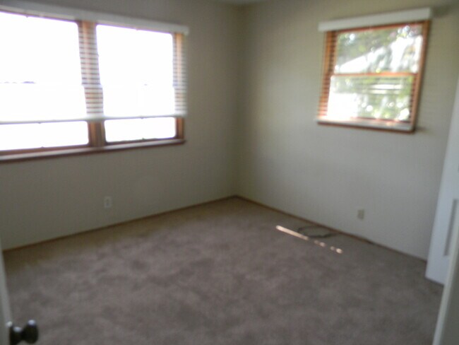 Building Photo - 1202 E Everett Pl