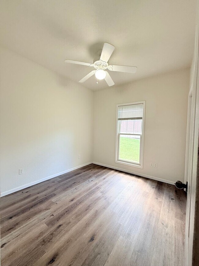 Building Photo - 927-MF2-E2