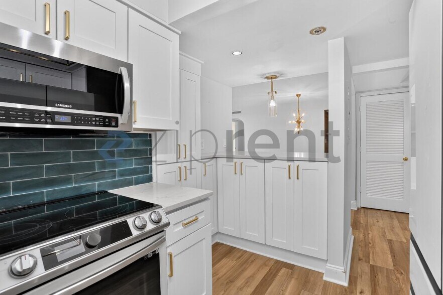 Building Photo - Unit 906