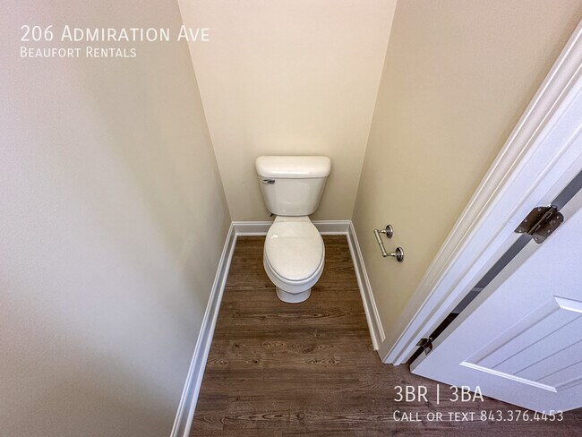 Building Photo - 206 Admiration Ave