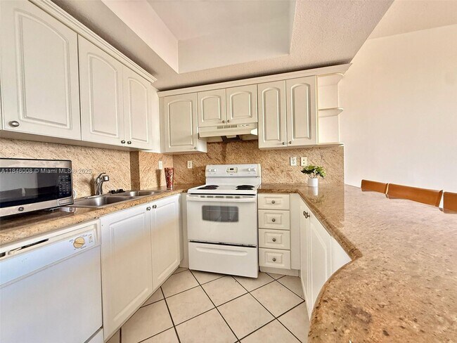 Building Photo - 3500 Coral Wy