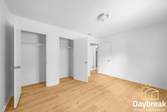Building Photo - 10913 Queen Ann Ct