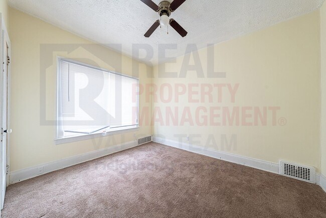 Building Photo - 3633 E 153rd St