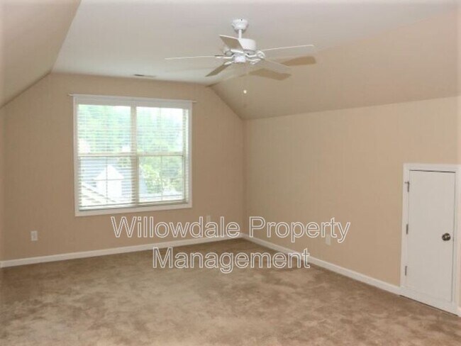 Building Photo - 717 Minerva Dale Dr