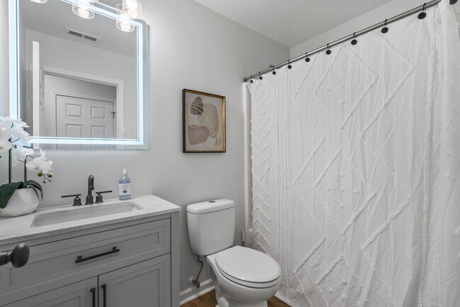 Building Photo - Forest Park