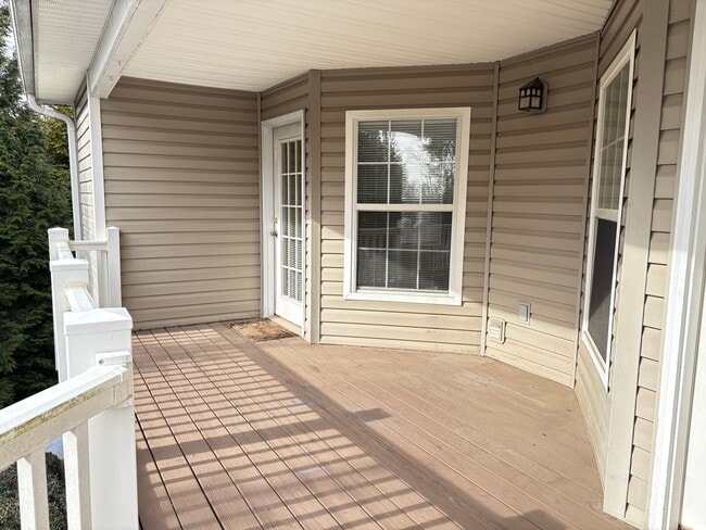 Building Photo - MOVE IN SPECIAL: 2 Bedroom, 2 Bathroom Condo in High Point!