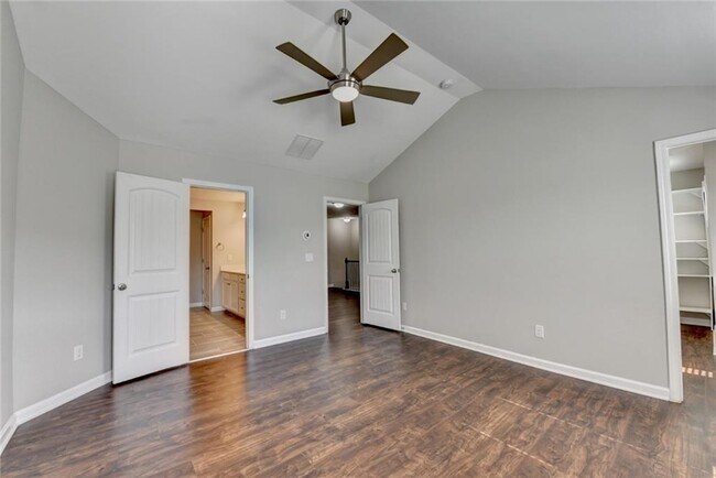 Building Photo - 7245 Heritage Oak Ct