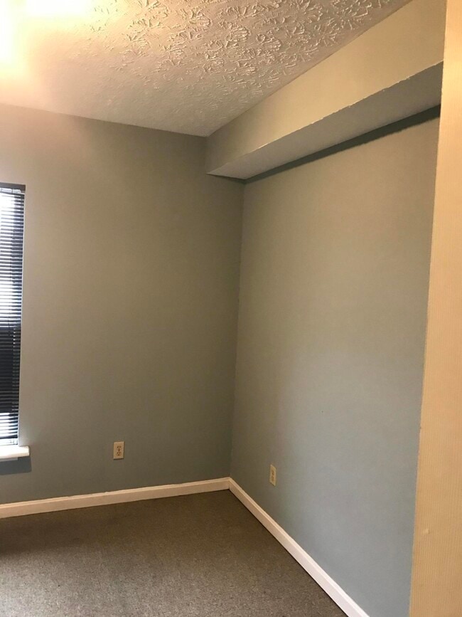 Building Photo - 1612 W Market St