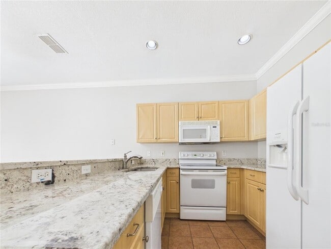 Building Photo - 16310 Fairford Palms Ct