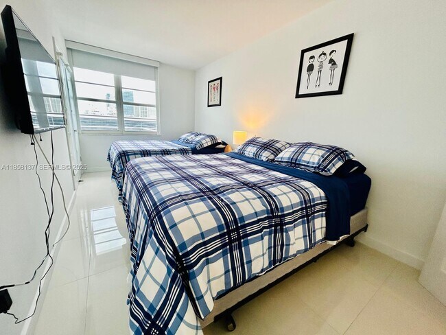 Building Photo - 100 Lincoln Rd