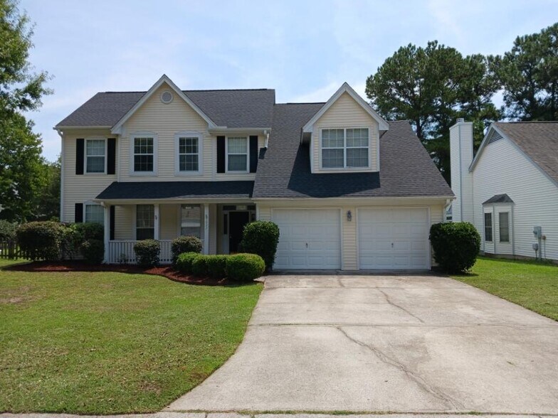 Primary Photo - 1827 Falling Creek Cir