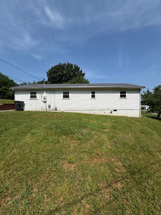 Building Photo - 1810 Dalton Ford Rd