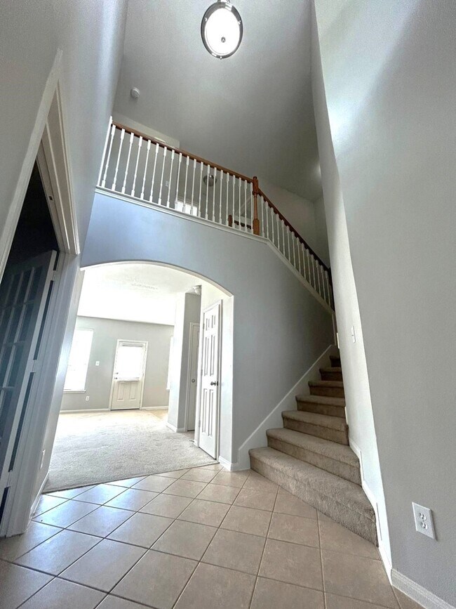 Building Photo - 25207 Diamond Ranch Dr