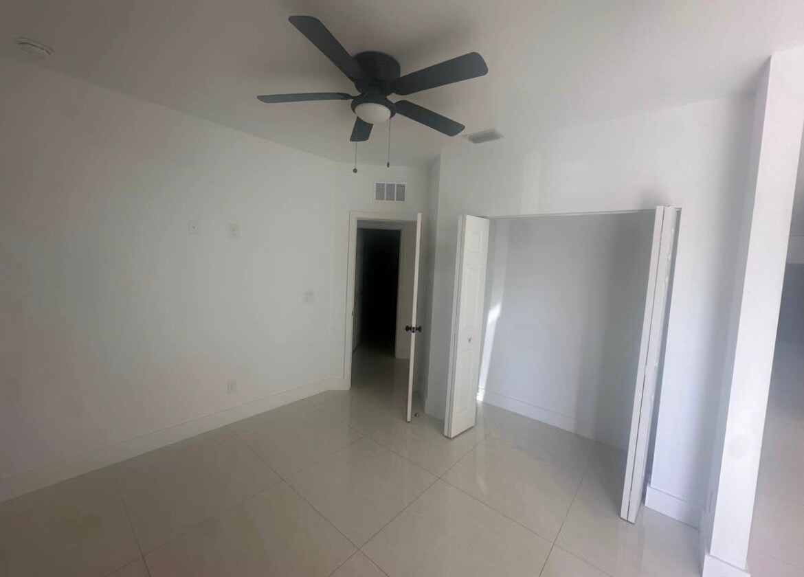 Building Photo - 1147 Gilbert Ave S