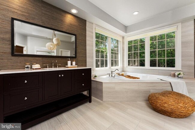 Building Photo - 1445 Mayhurst Blvd