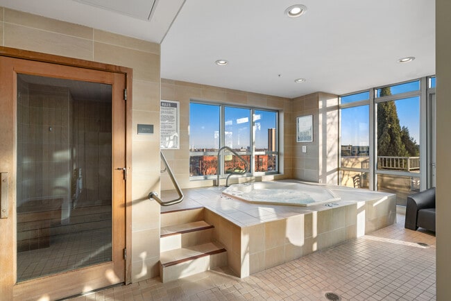 Building Photo - 929 Portland Ave