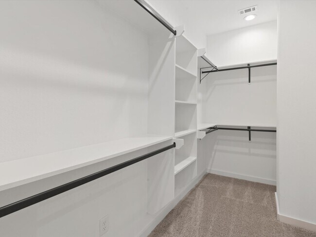 Building Photo - 5702 Elysian St