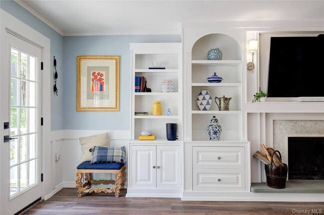 Building Photo - 2 Spring Hollow Rd