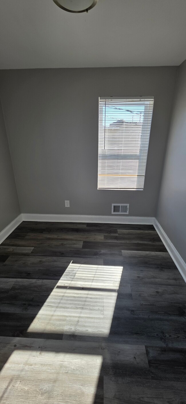 Building Photo - 201 N Rose St