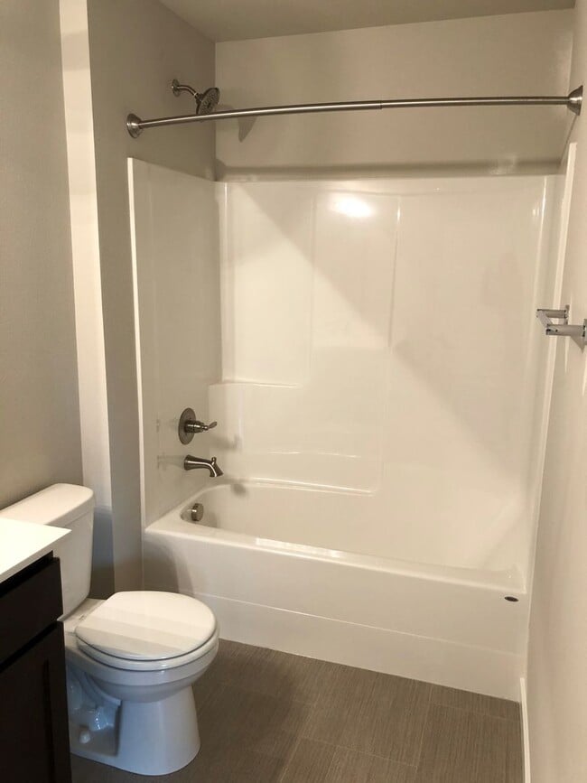 Building Photo - 3 bedroom/2.5 bathroom Townhome on Cul-de-Sac