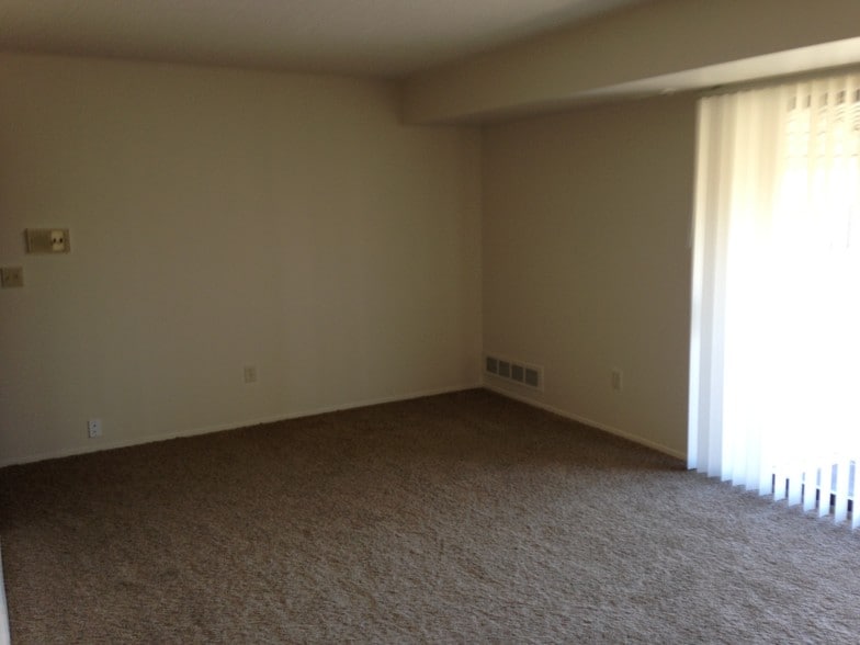 LIVING RM - 28710 5 Mile Rd