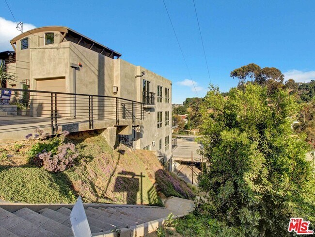 Building Photo - 2612 Corralitas Dr