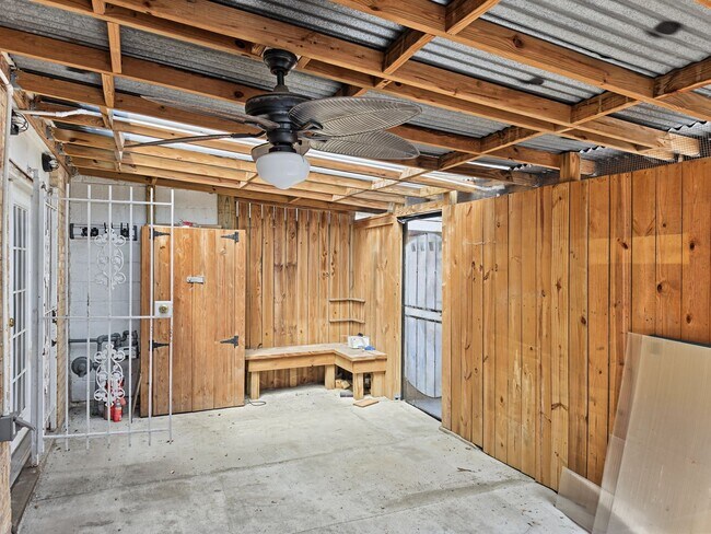 Building Photo - 8922 Kempwood Dr
