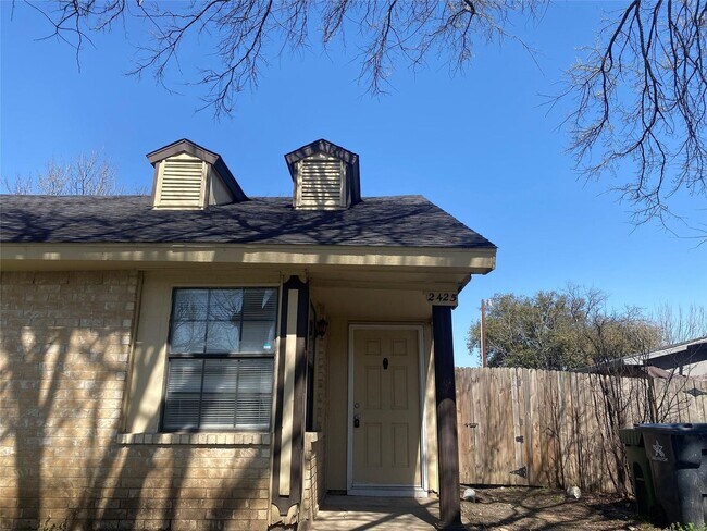 Building Photo - 2423/2425 Limestone Dr.